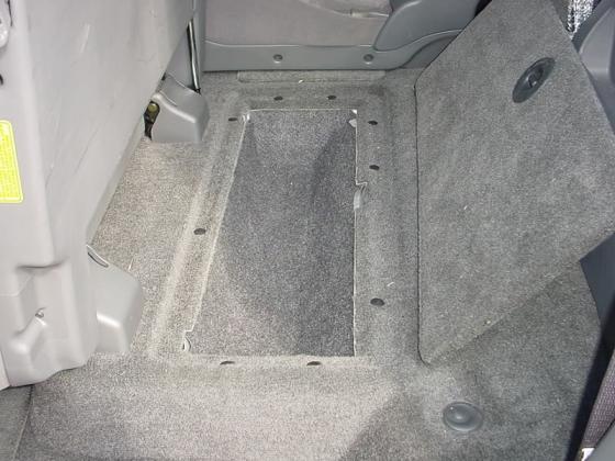 2004-2006 Toyota Tundra Double Cab 2 x 8" Sub Box Carpeted